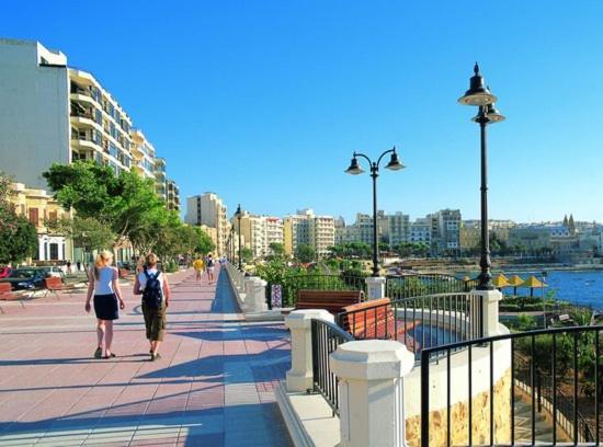 Super Luxury Apartment In Tigne Point, Amazing Sea Views Sliema Ngoại thất bức ảnh